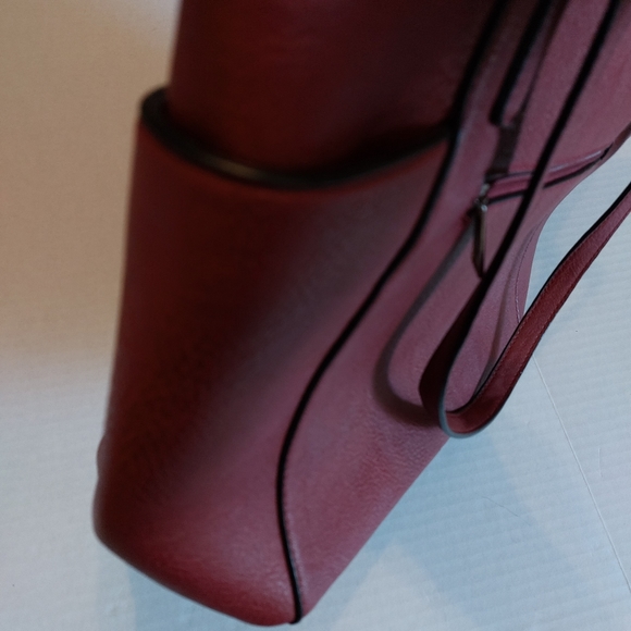 🔴Buy 2 - Get 1 -- K.Carroll Accessories Vegan Leather Zipped Tote - Picture 4 of 12